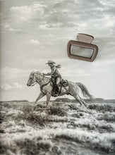 Load image into Gallery viewer, Yukon Claw Clip

