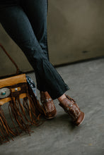 Load image into Gallery viewer, Turqs &amp; Conchos Pink Twilly
