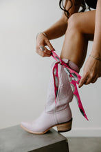 Load image into Gallery viewer, Big Concho Pink Twilly
