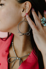 Load image into Gallery viewer, Navajo Pearl Bow Earrings - circle
