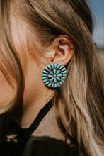 Load image into Gallery viewer, Sutton Cluster Earrings
