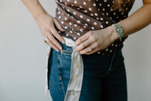 Load image into Gallery viewer, Smiley Pocket Off White Twilly
