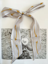 Load image into Gallery viewer, Smiley Pocket Off White Twilly
